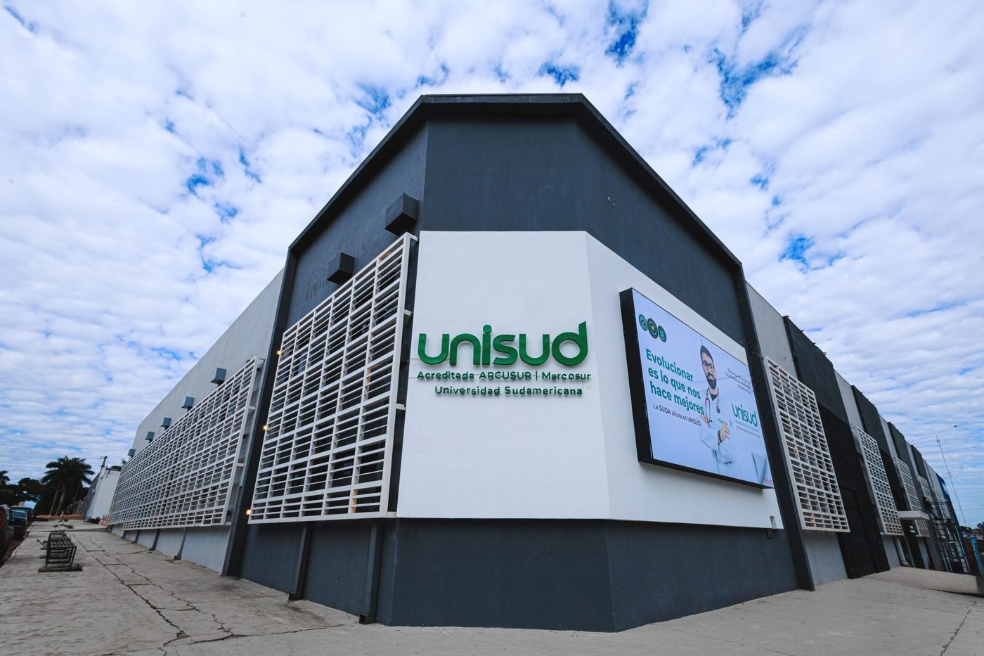 Fachada da UNISUD em Pedro Juan Caballero, acreditada ARCU-SUL
